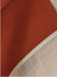 Détail de la finition sur l'endroit du rideau patchwork Bo·Jour